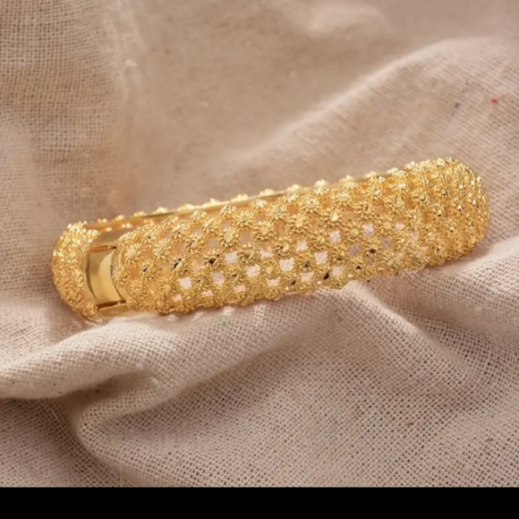 18K GOLD PLATED CHUNKY OPEN WEAVE  GOLD OVER COPPER BANGLE - Picture 3 of 7